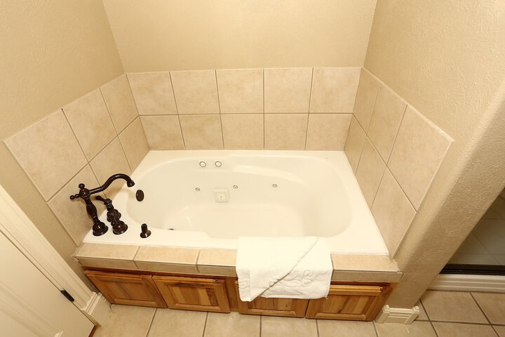 Hot Tub 23 of 44