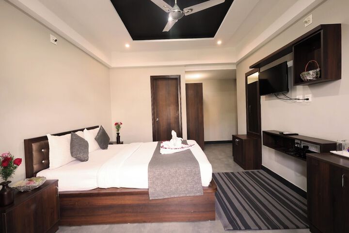 Room 11 of 33