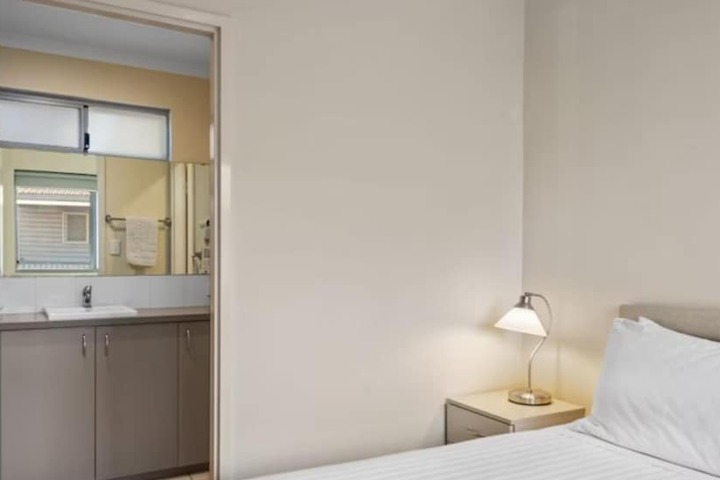 Room 3 of 116