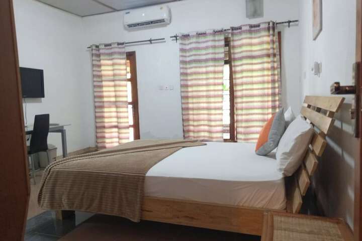 Room 9 of 32