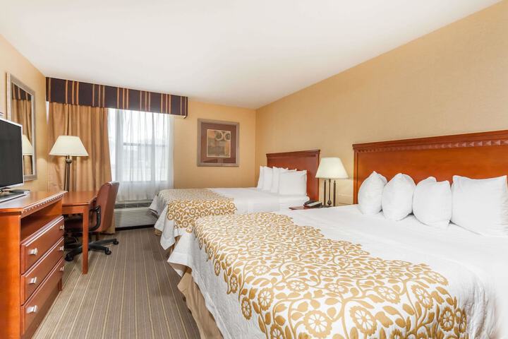 2 Queen Beds (4 of 9)
