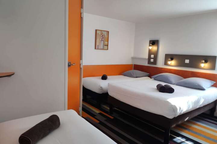 Room 32 of 80