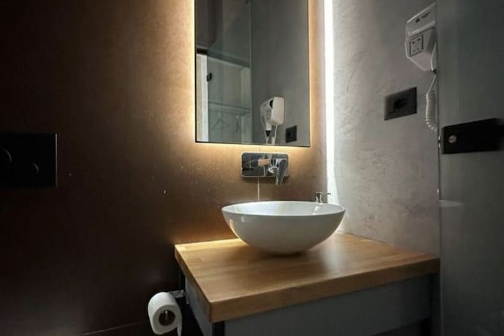 Room 10 of 17