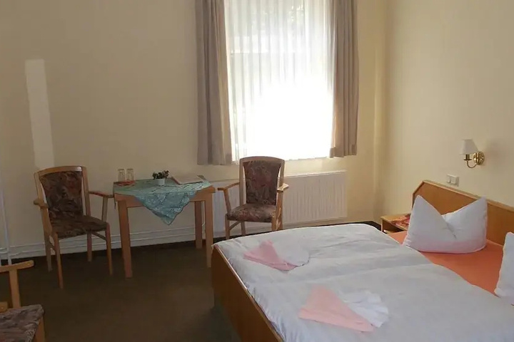 Room 4 of 15