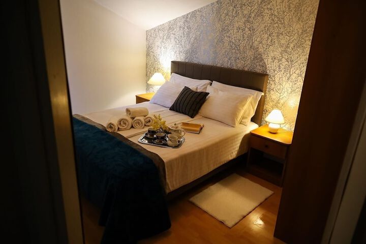 Room 11 of 102