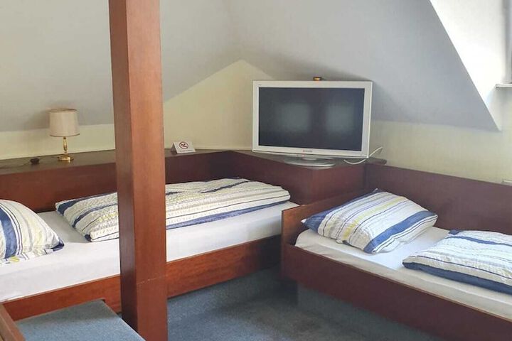 Room 8 of 39