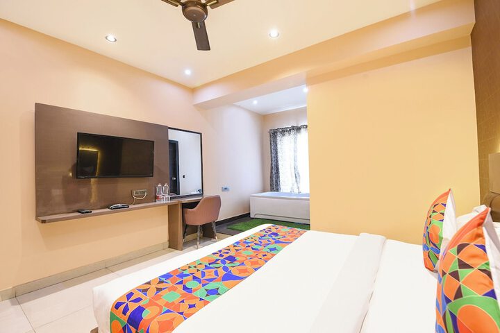 Room 12 of 30