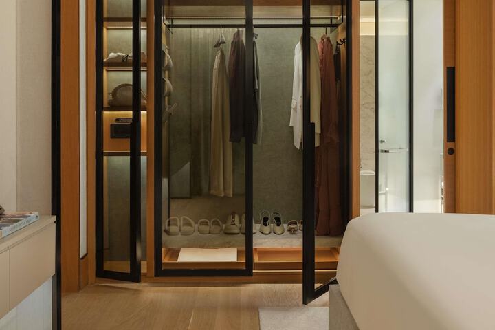 Room 43 of 224
