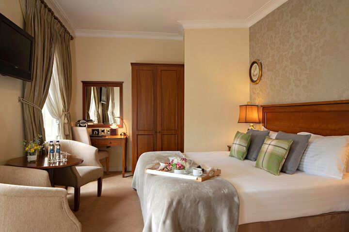 Room 2 of 40