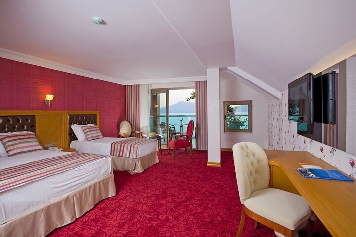 Room 28 of 69