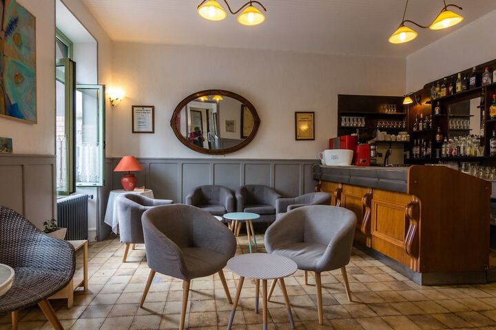Lounge 45 of 62
