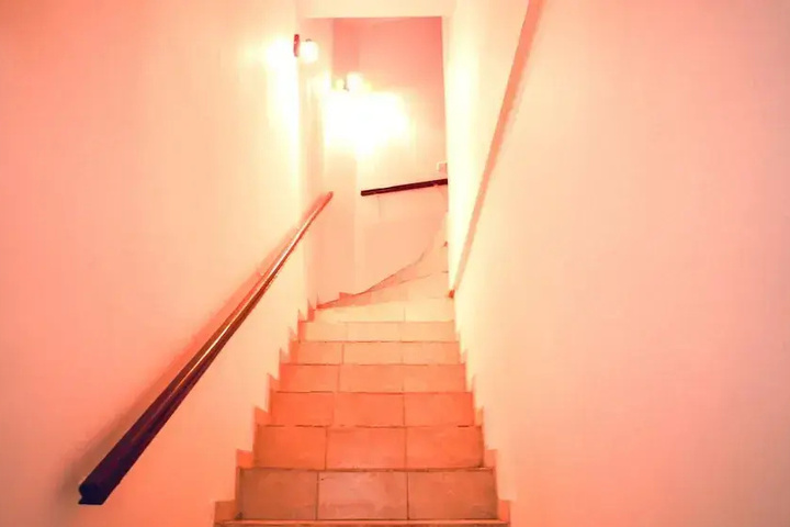 Room 10 of 19