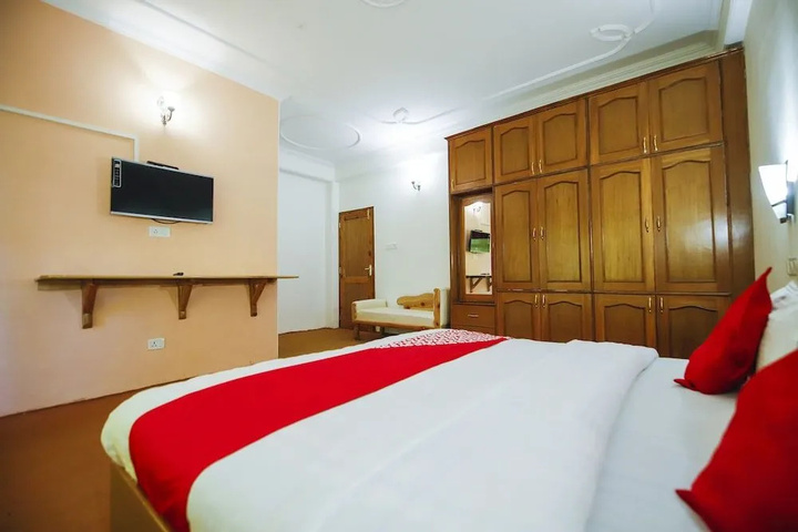 Room 6 of 13