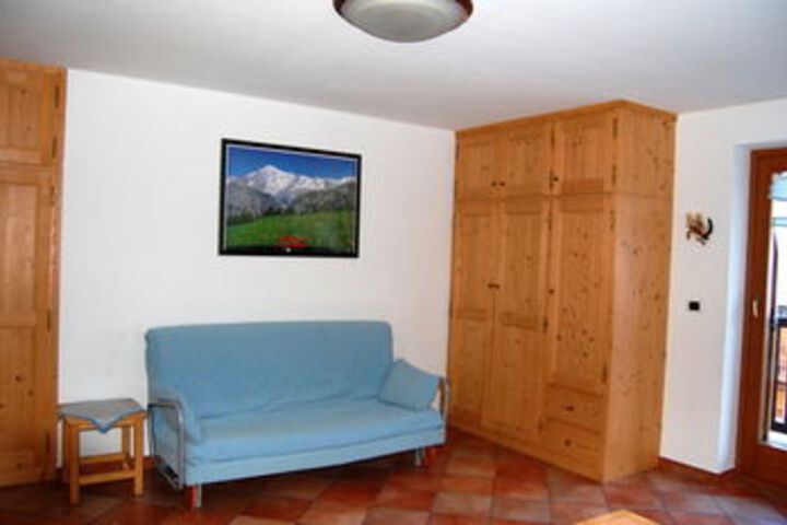 Room 9 of 24