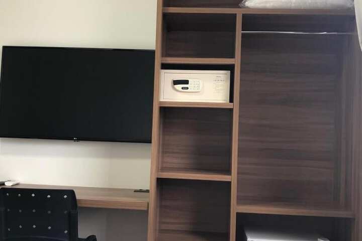 Room 8 of 25