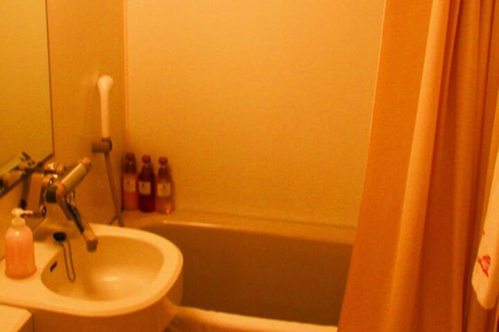 Room 27 of 65