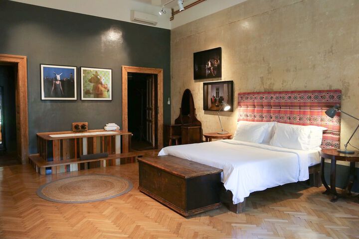 Room 9 of 42