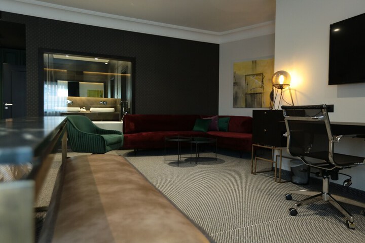 Room 16 of 48
