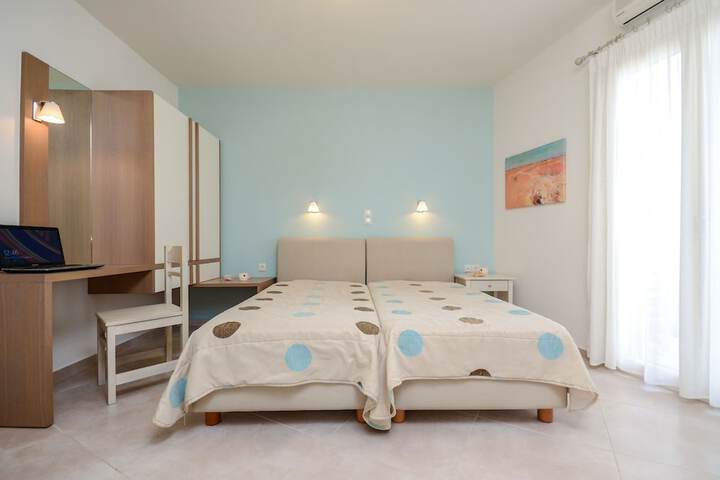 Room 10 of 46