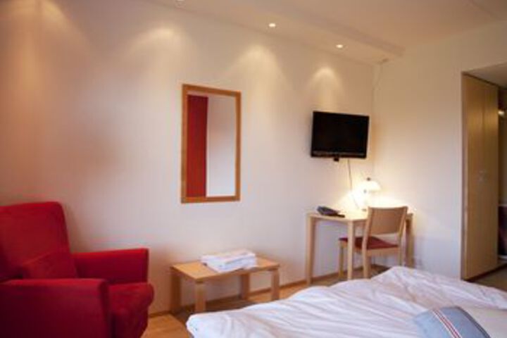 Room 11 of 32