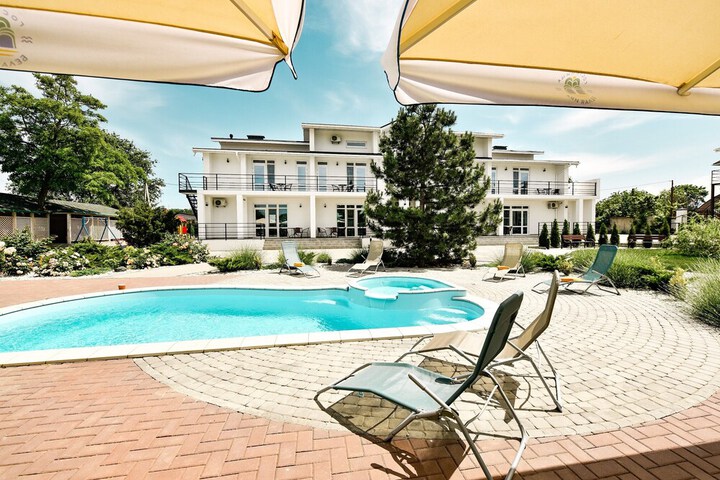 Pool 96 of 151