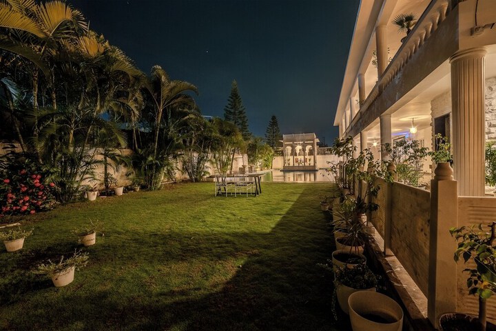 Hotel Exterior 62 of 74