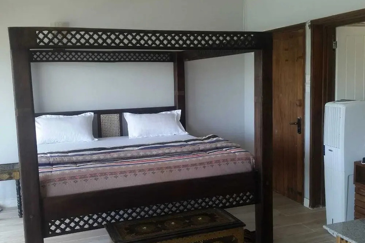 Room 5 of 13