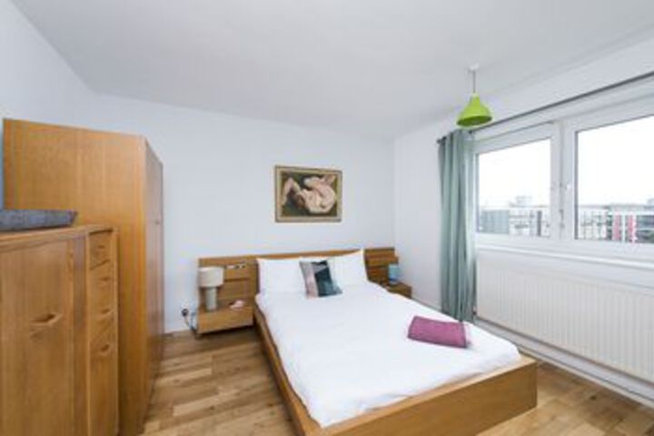 Room 10 of 28