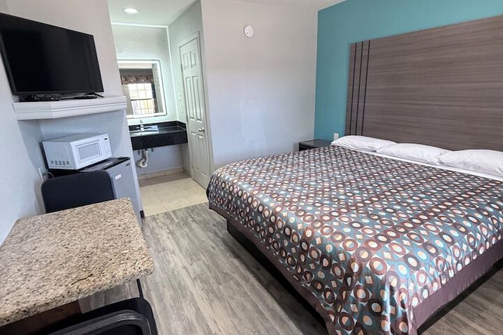 Room 13 of 22