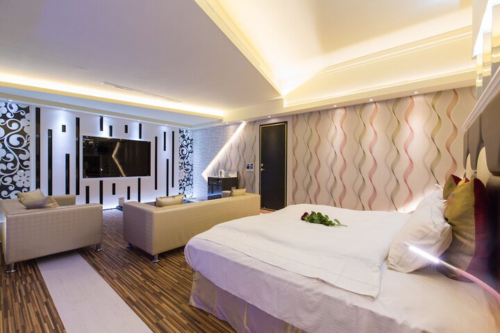 Room 12 of 216