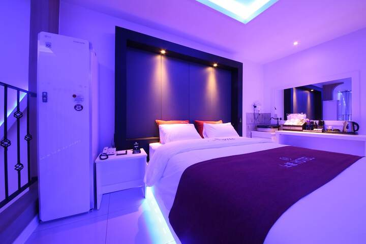 Room 27 of 65