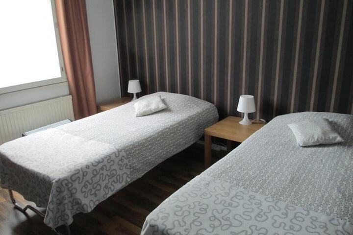 Room 8 of 28