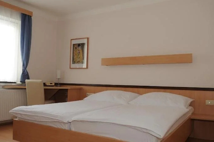 Room 3 of 9
