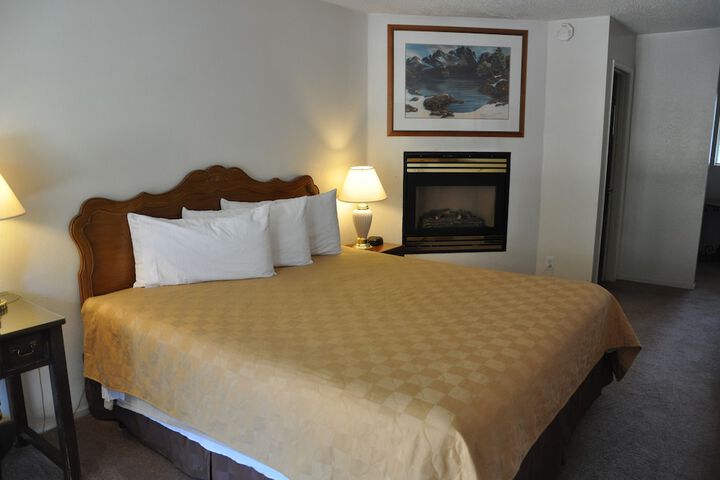 Standard | King Bed (6 of 18)