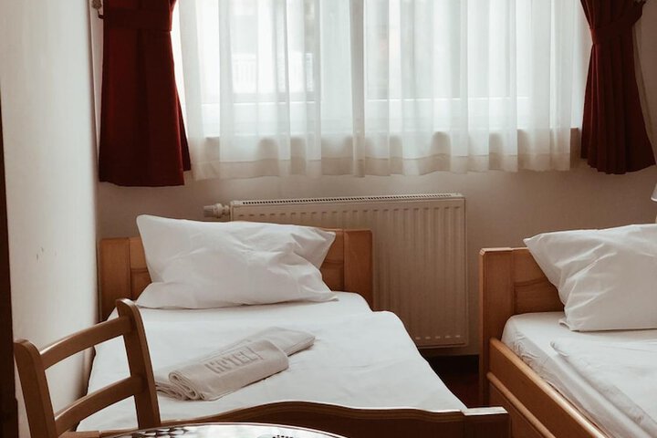 Room 6 of 35