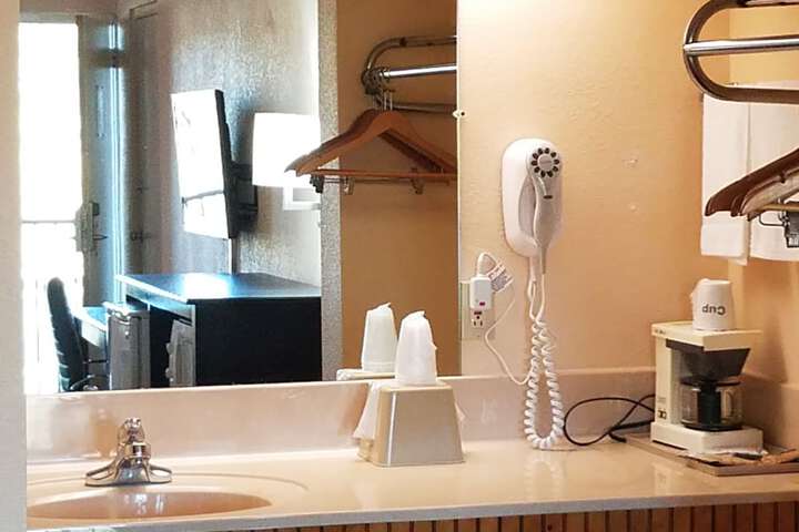 Bathroom sink