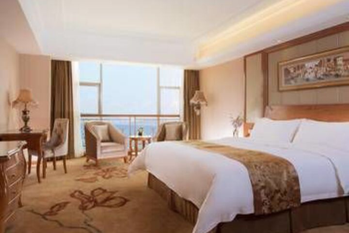 Room 7 of 8