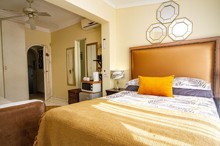 Room 17 of 104