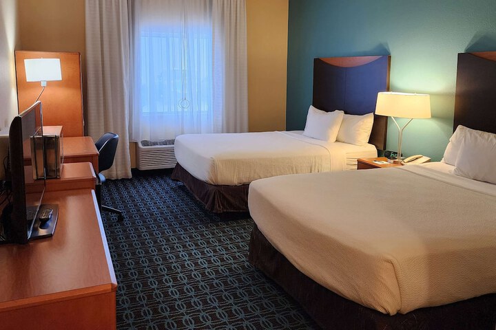 1 King Bed (3 of 6)