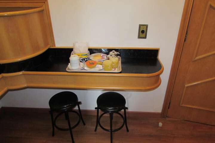 Dining 35 of 46