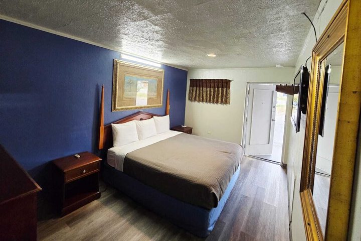 Room 6 of 20