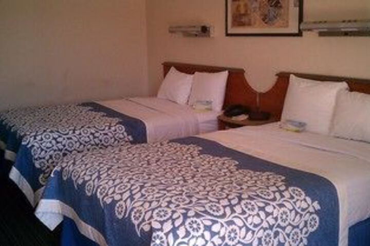 Room 9 of 16