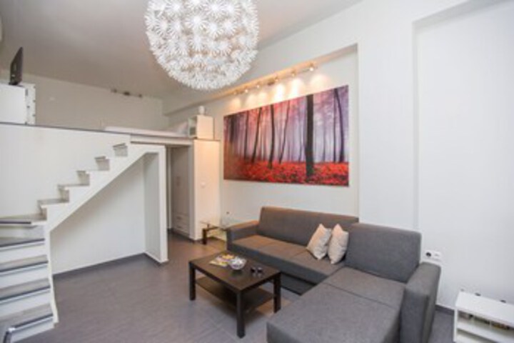 Room 12 of 27