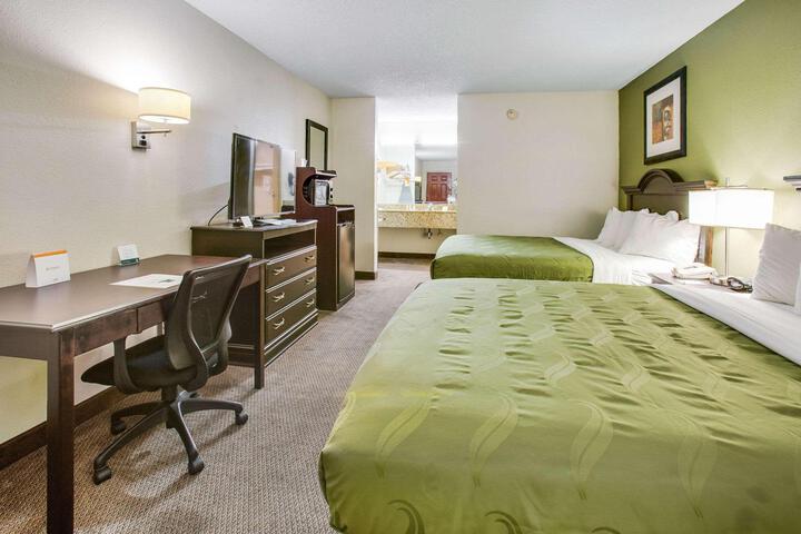 2 Queen Beds (8 of 8)