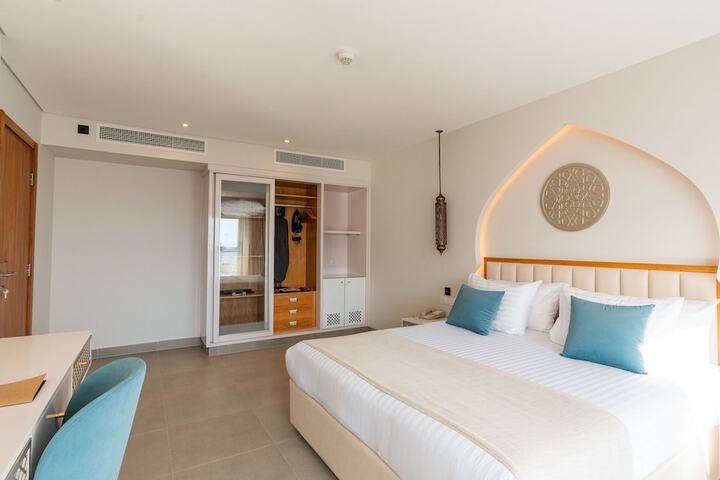 Room 5 of 85