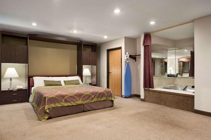 1 King Bed (2 of 8)