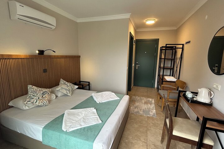 Room 6 of 35
