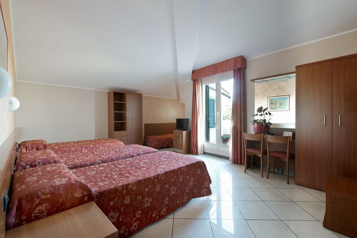 Room 6 of 47