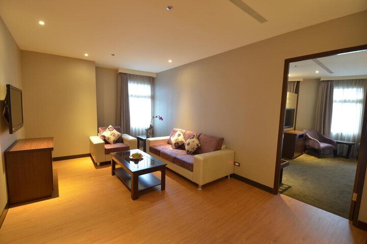 Room 21 of 48