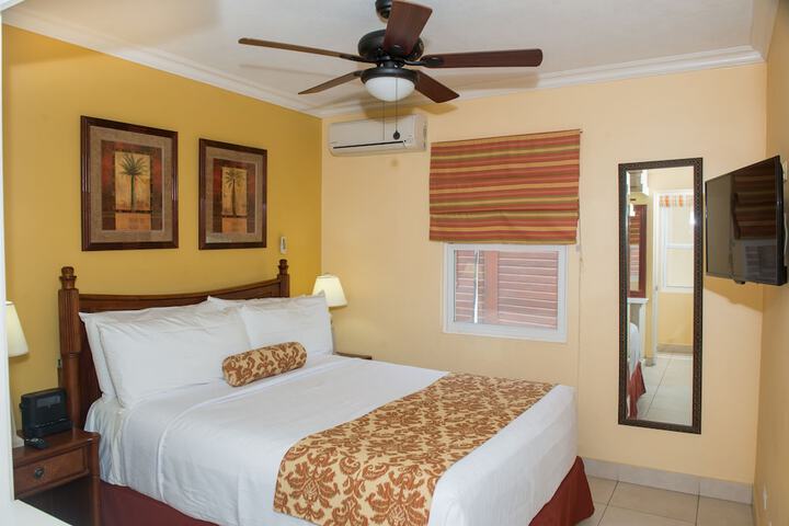 Room 4 of 85